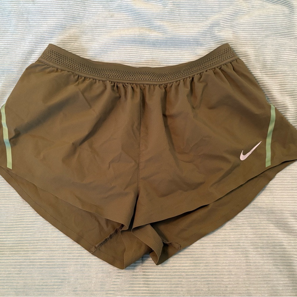 Nike Green Athletic Shorts Lightweight Performance Design
